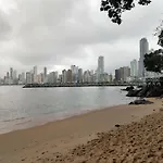 Apartamento na Av Atlantica com Ar Condicionado