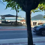 Apartamento na Av Atlantica com Ar Condicionado