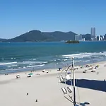Apartamento na Av Atlantica com Ar Condicionado