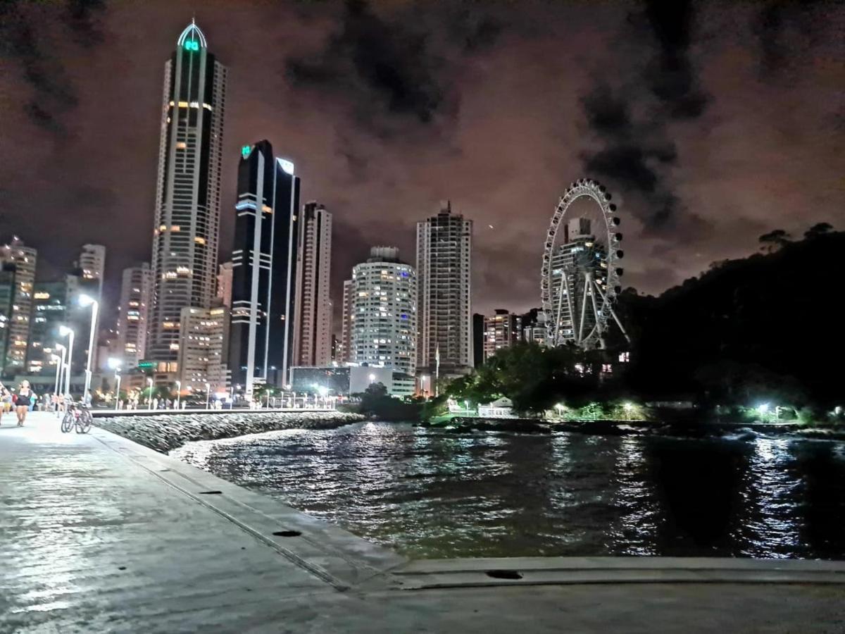 Na Av Atlantica Com Ar Condicionado Apartamento