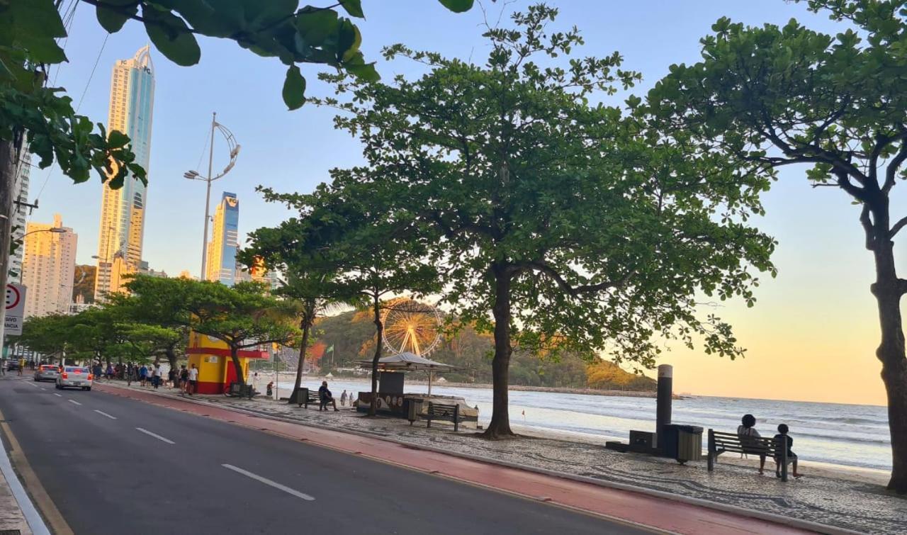 Apartamento Na Av Atlantica Com Ar Condicionado *