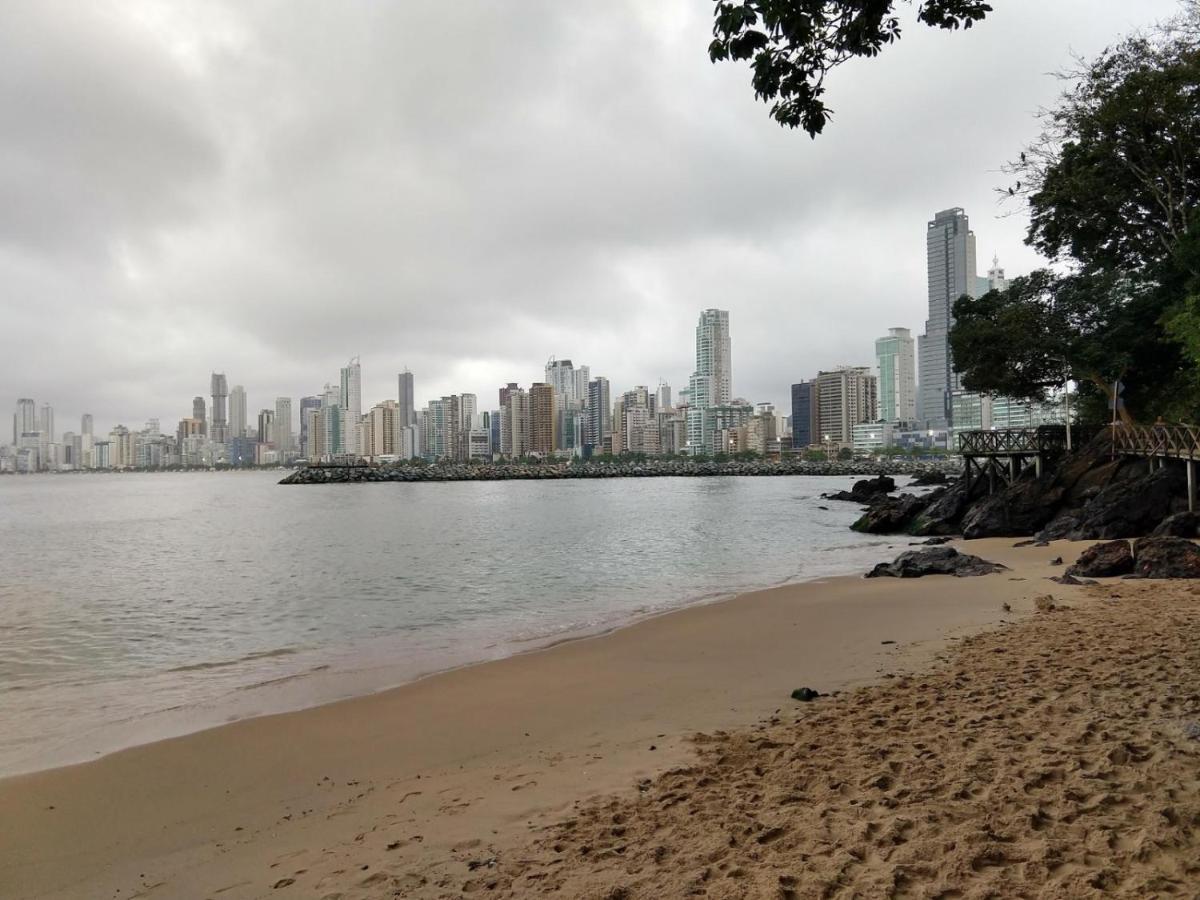 Na Av Atlantica Com Ar Condicionado Balneário Camboriú